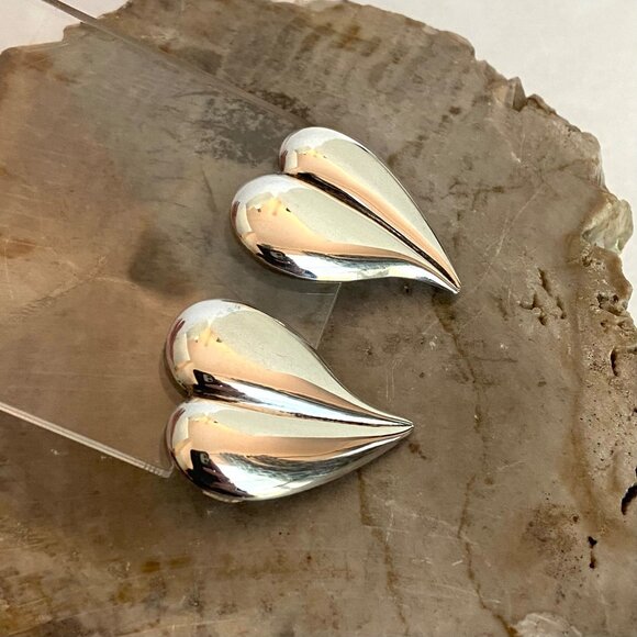 Sterling Silver 925 1.19" Asymmetrical Curved Puffy Heart Stud Earrings - Picture 7 of 16